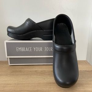 Dansko, NIB, Black Leather Professional Shoes/Nursing Clogs. Size 8.5